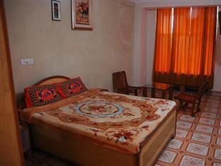 Staywell Hotel Dharamshala Bagian luar foto